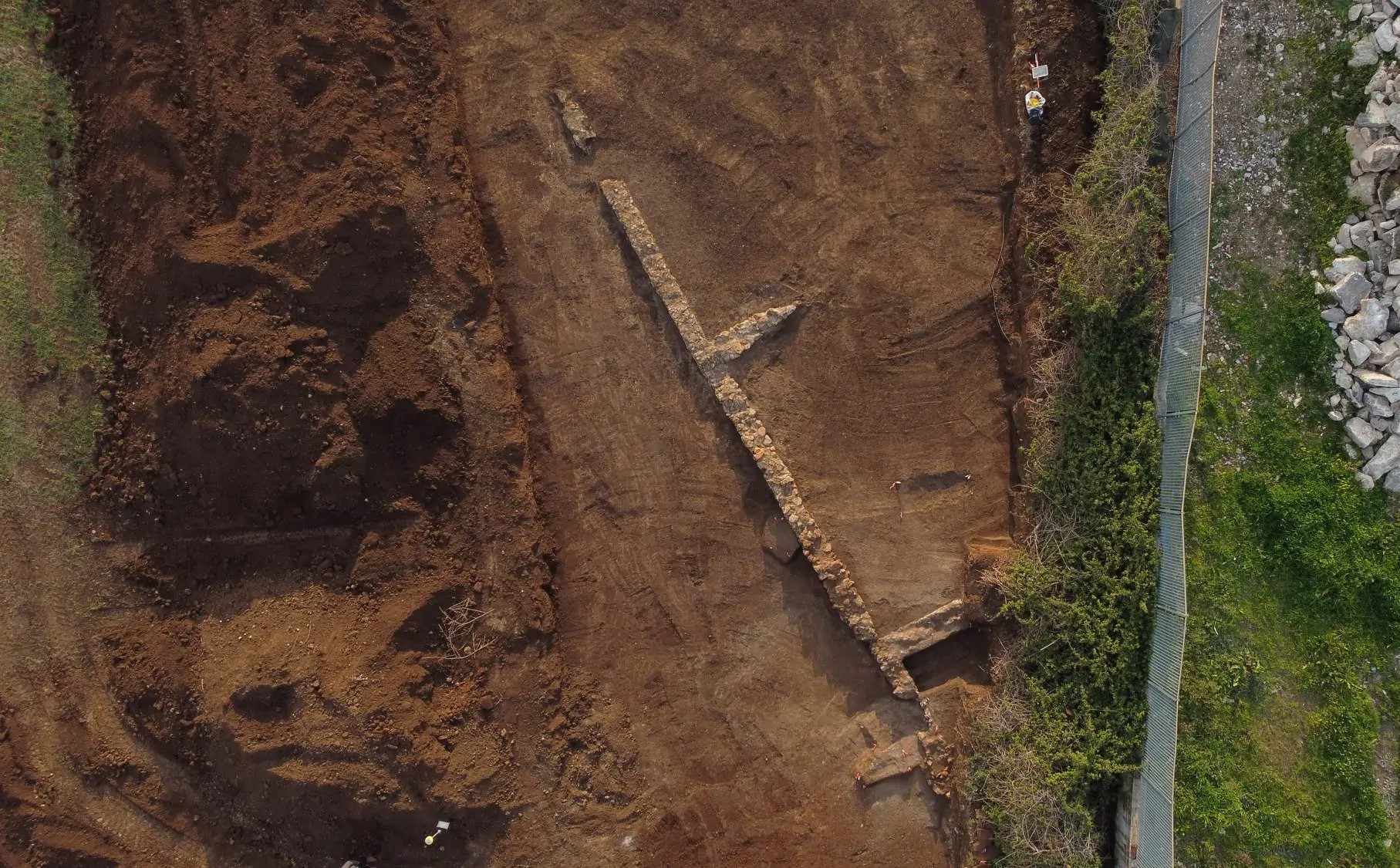 Ritrovamenti ala stazione di Pomezia: durante i lavori, sono stati ritrovati resti archeologici risalenti al II-IV secolo d.C. 